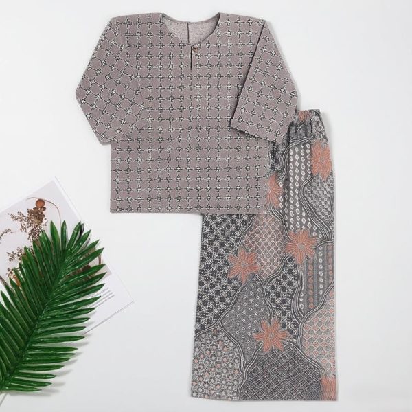 Baju Kurung Batik Faura - Image 3